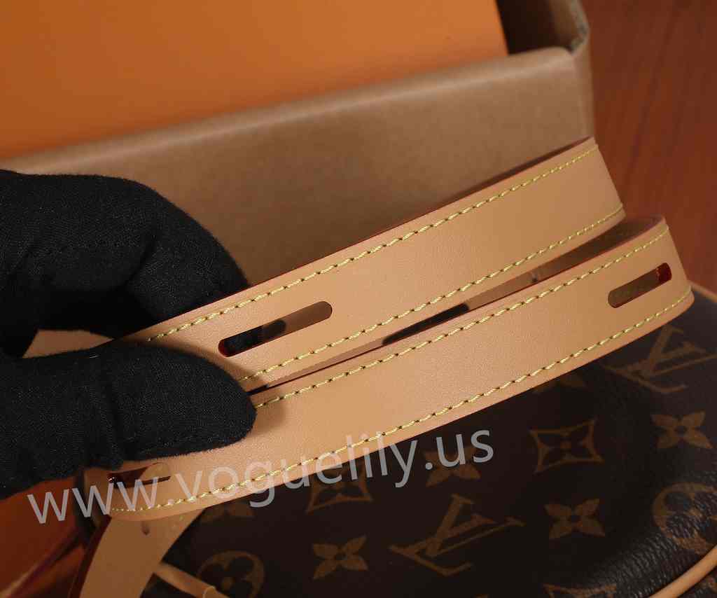 M45578 Boite Chapeau Souple 18