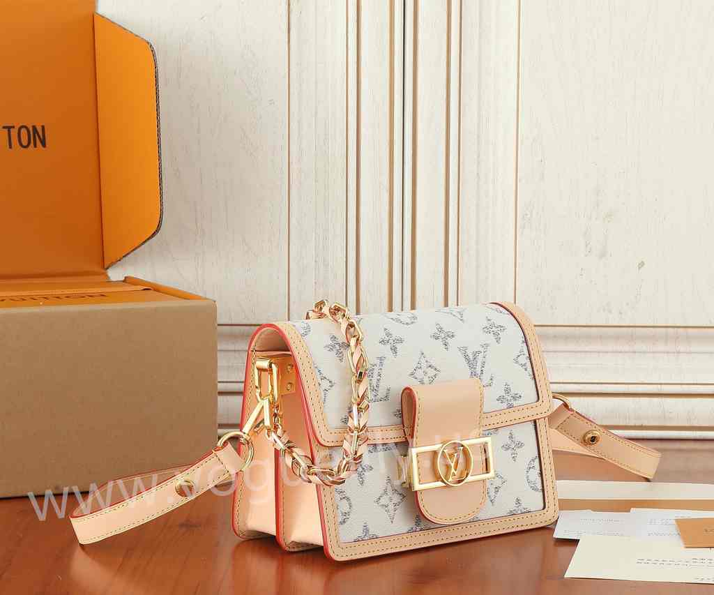 M24841 Dauphine 20 M24841 Dauphine 20