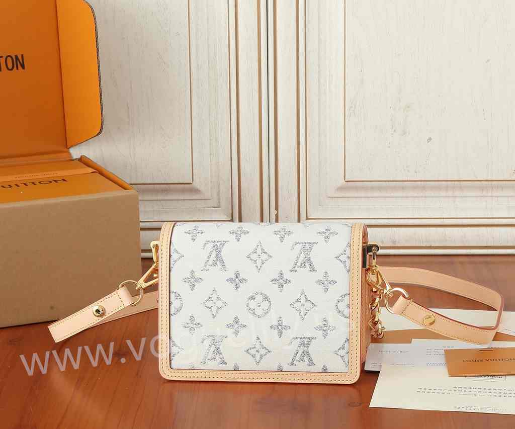 M24841 Dauphine 20 M24841 Dauphine 20