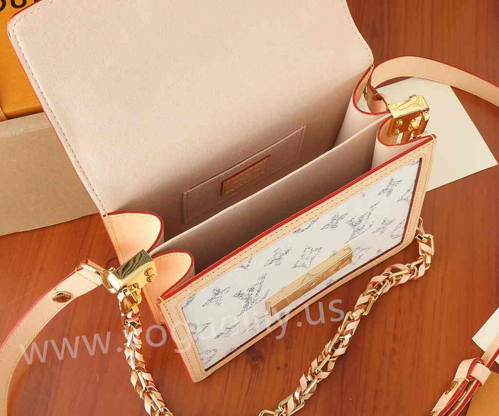 M24841 Dauphine 20 M24841 Dauphine 20