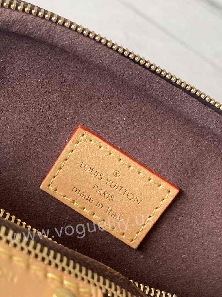 M82335 Mini Bumbag 17