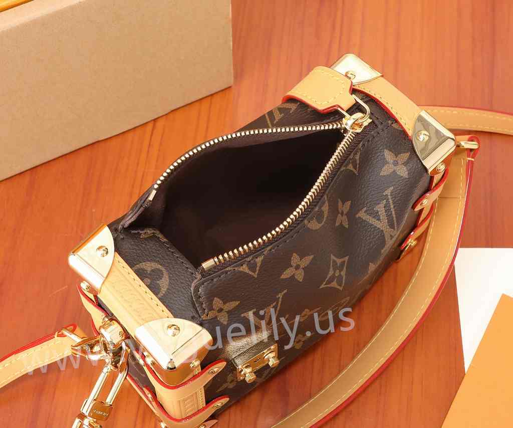 M46815 Side Trunk 18