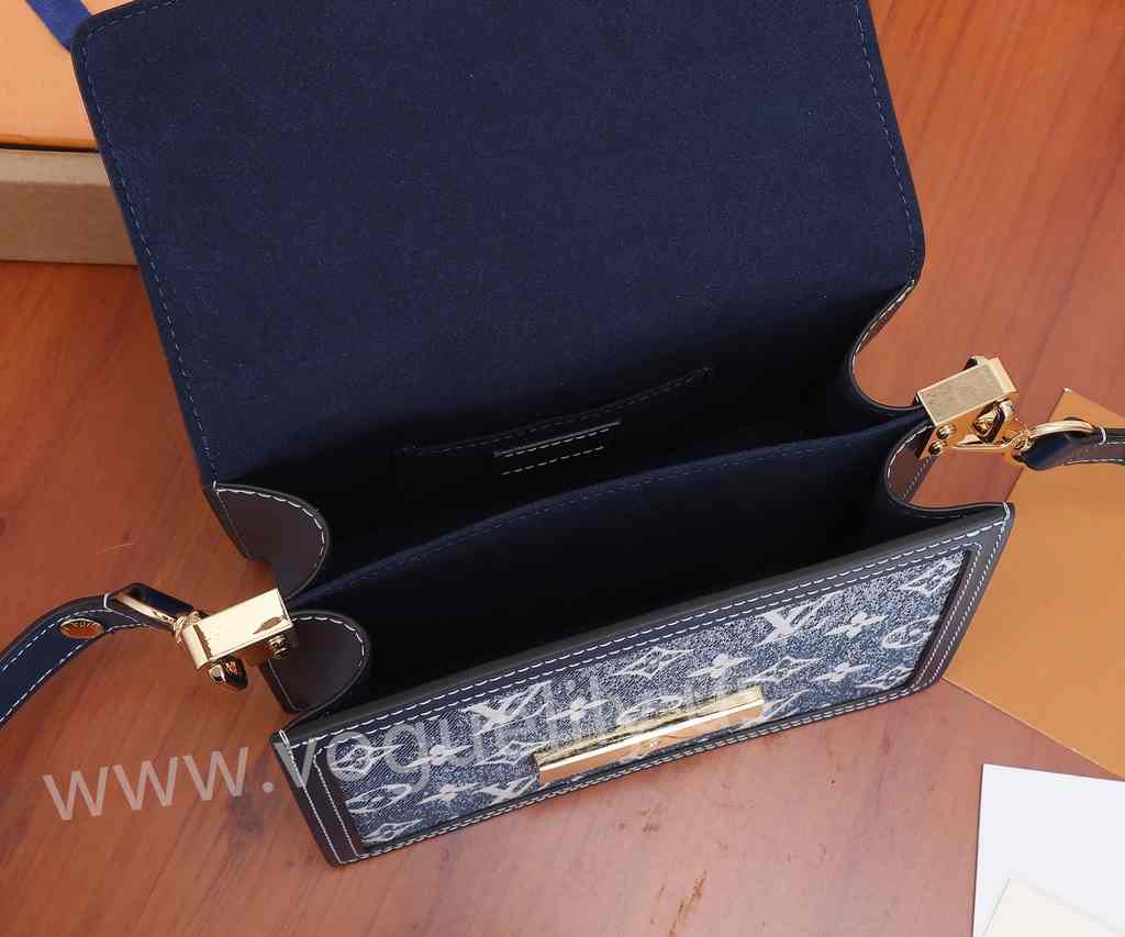 M59716 Dauphine PM 20