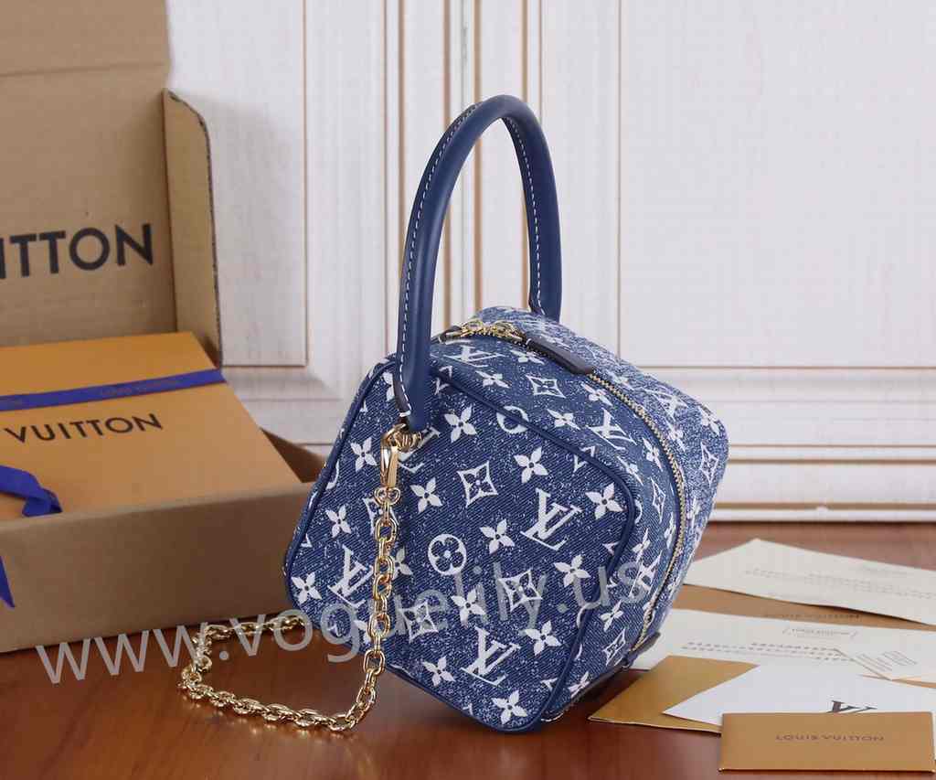 M59611 Square Bag 16 M59611 Square Bag 16