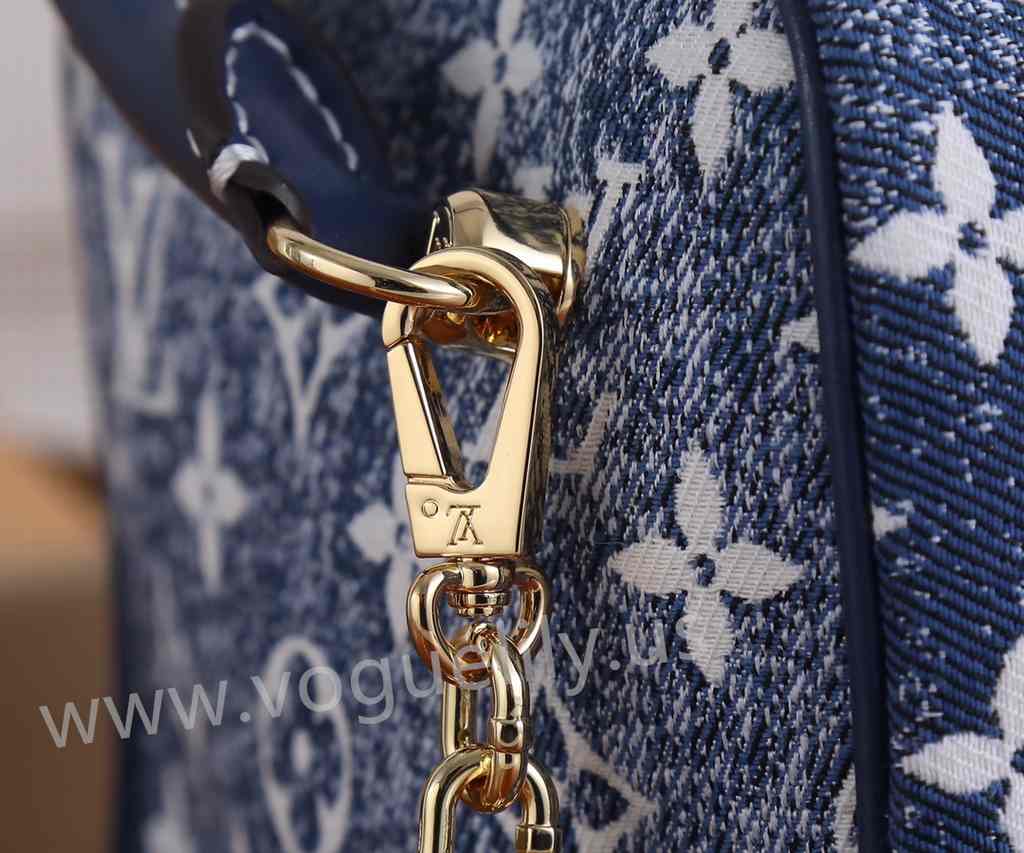 M59611 Square Bag 16 M59611 Square Bag 16