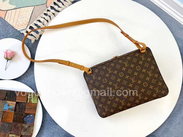 M44754 Soft Trunk 33