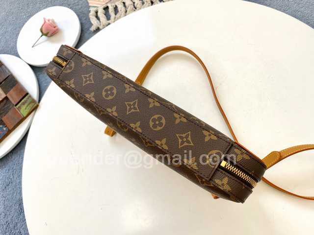 M44754 Soft Trunk 33