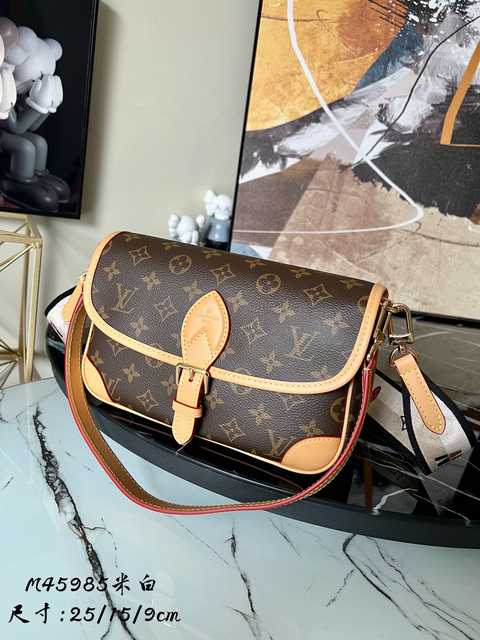 M45985 Diane 25