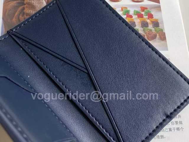M80421 Passport Holder