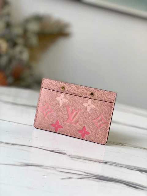 M80401 Card Holder By The Pool