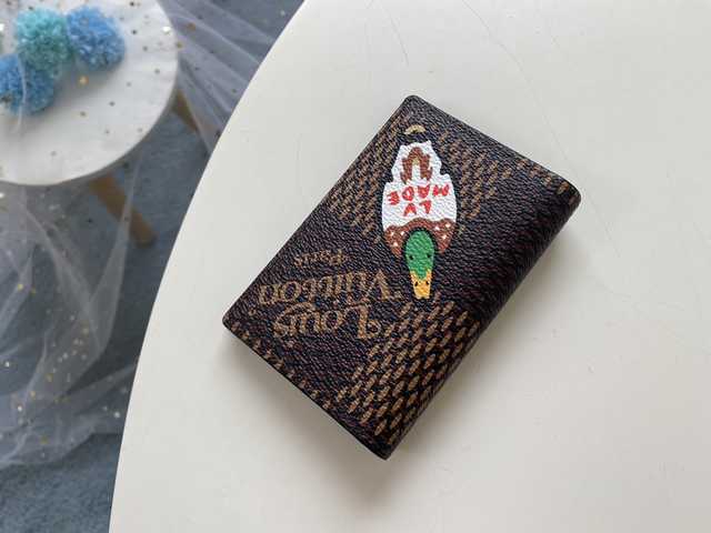 N60391 Passport Holder