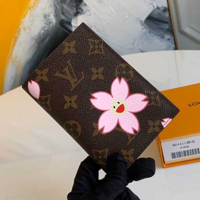 M64411 Passport Holder
