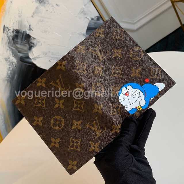 M64411 Passport Holder