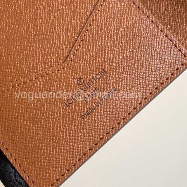 M64411 Passport Holder