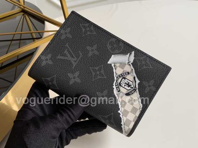 M64411 Passport Holder
