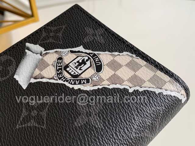 M64411 Passport Holder