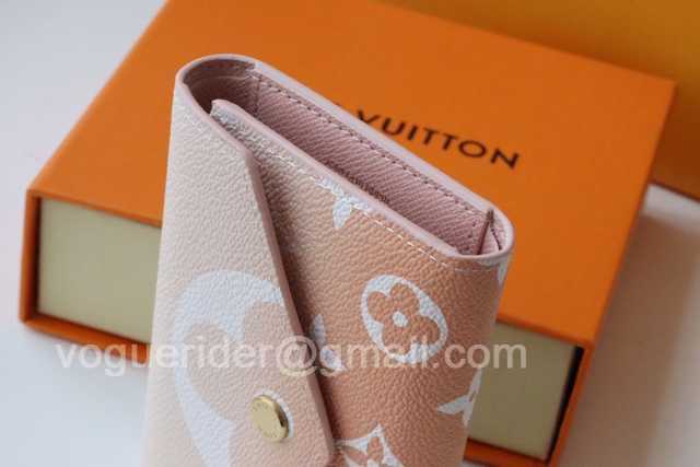 M80388 Victorine By The Pool