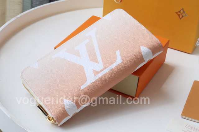 M80361 Zippy By The Pool M80361 Zippy By The Pool