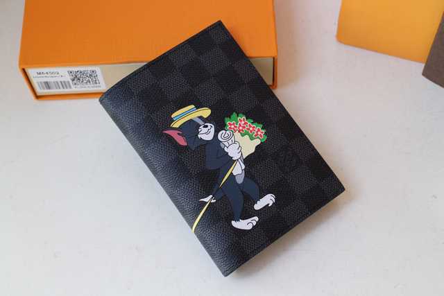 M64411 Passport Holder