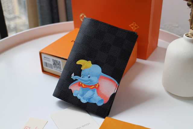 M64411 Passport Holder