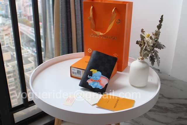 M64411 Passport Holder