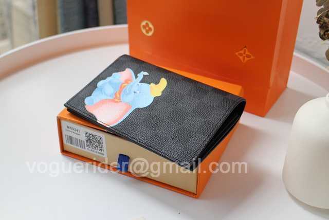 M64411 Passport Holder