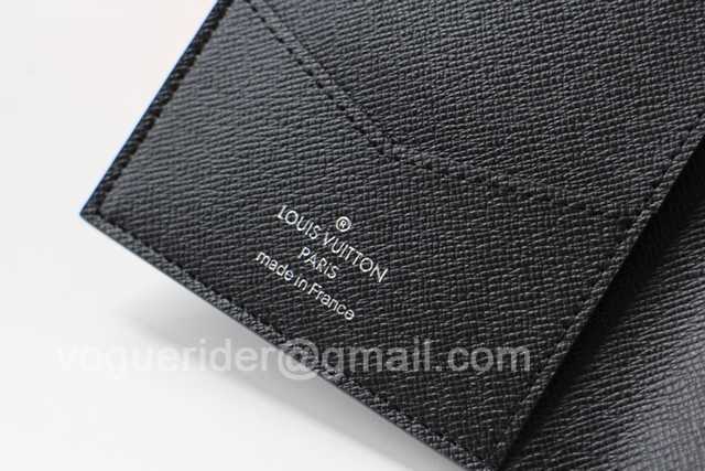 M64411 Passport Holder