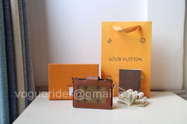 M68751 Dauphine Multicates