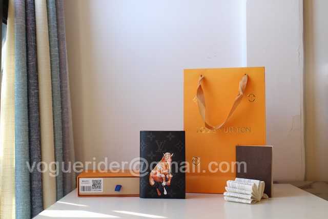 M64411 Passport Holder