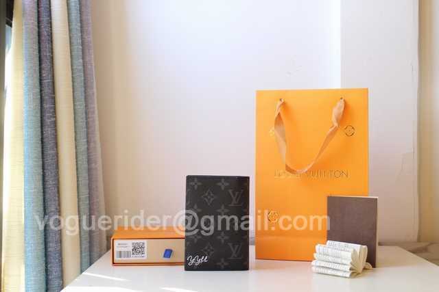 M64411 Passport Holder