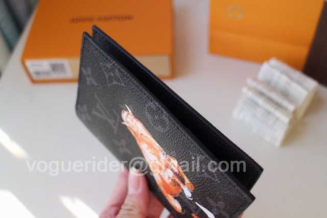 M64411 Passport Holder