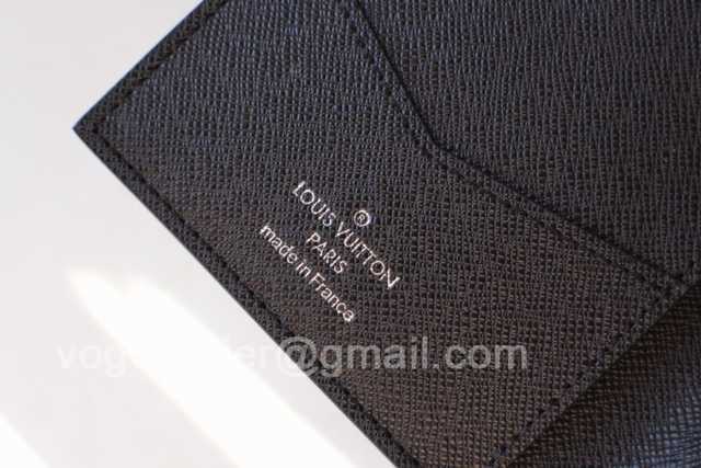 M64411 Passport Holder