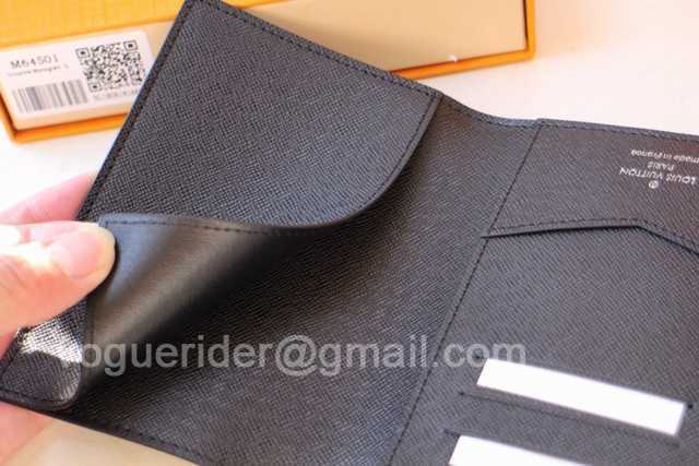 M64411 Passport Holder