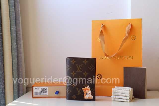 M64411 Passport Holder