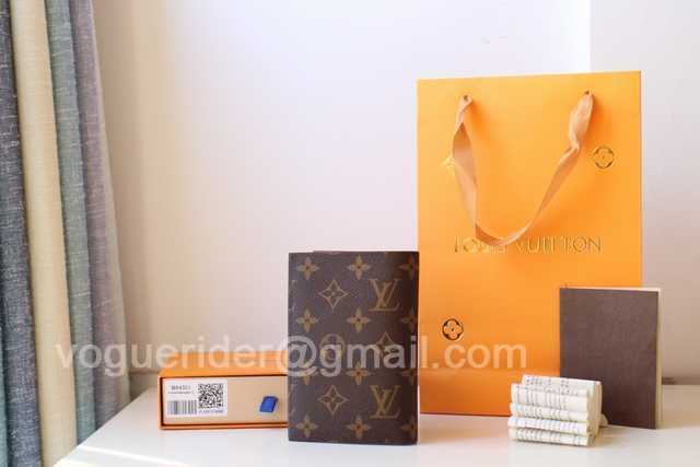 M64411 Passport Holder