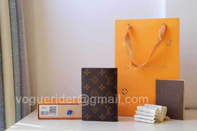 M64411 Passport Holder