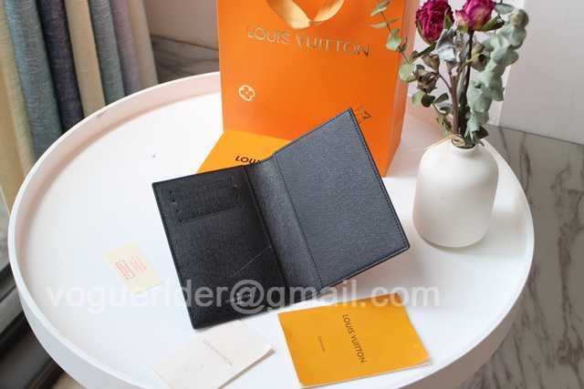 M62089 Passport Holder