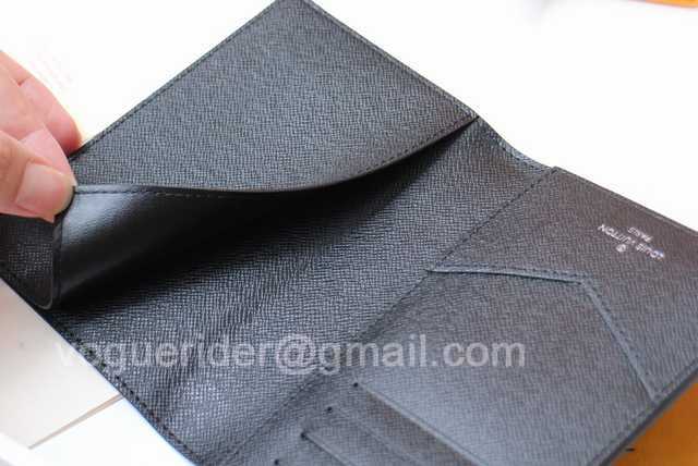 M62089 Passport Holder