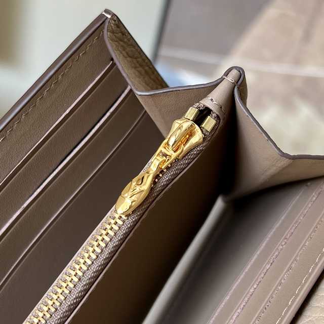 M61249 Capucines 20 M61249 Capucines 20