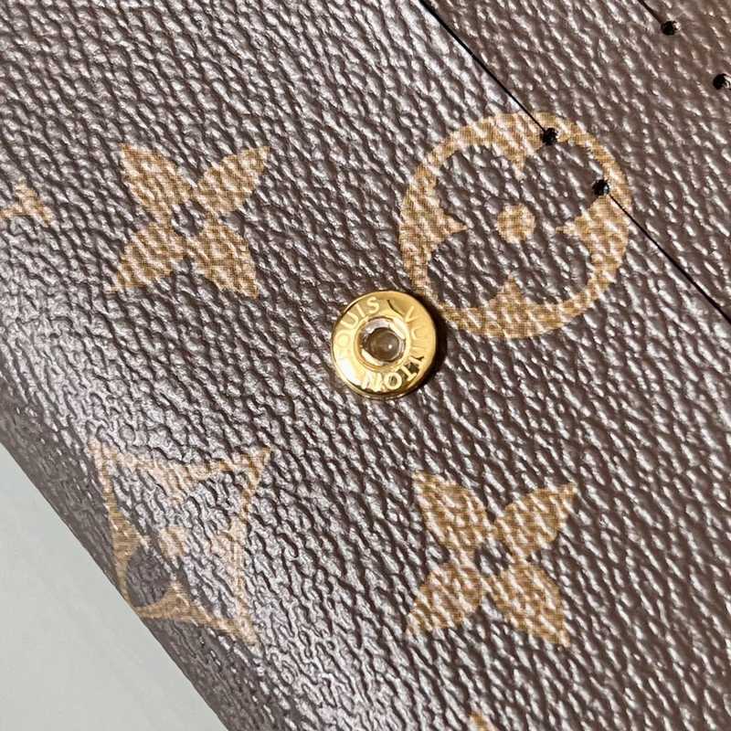 M82157 Emilie Wallet 19