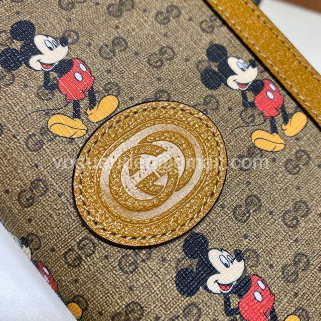 602538 Passport Holder