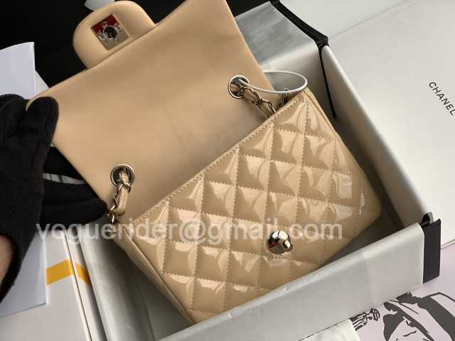 1115 Square 17 Patent leather