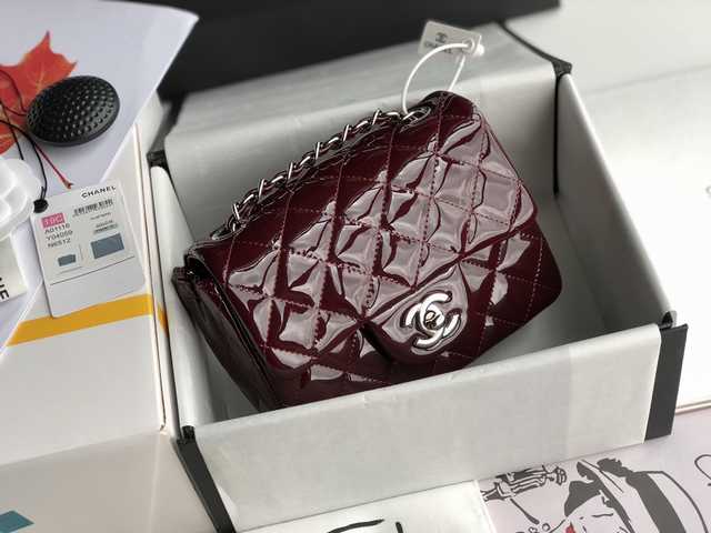 1115 Square 17 Patent leather
