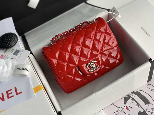1115 Square 17 Patent leather