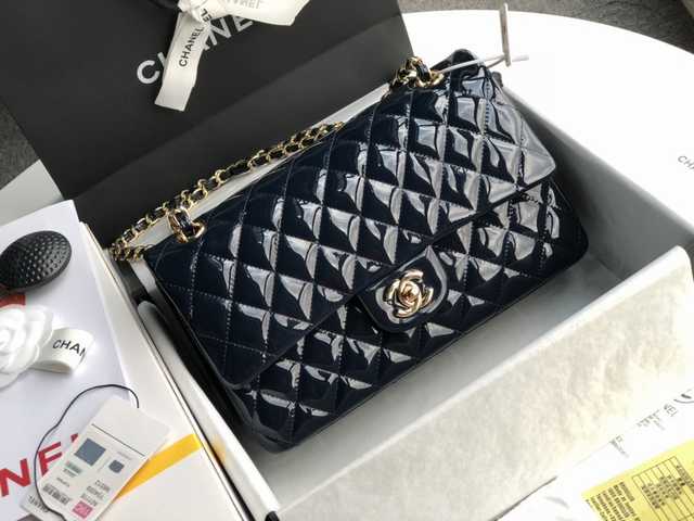 1112 Medium 25cm Patent Leather