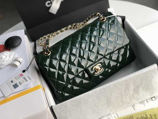 1112 Medium 25cm Patent Leather