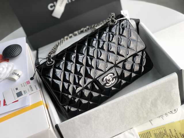 1112 Medium 25cm Patent Leather