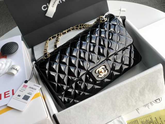 1112 Medium 25cm Patent Leather