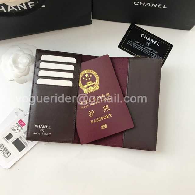 80385 Passport Holder 14