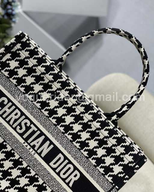 M1287 36 Tie & Dior